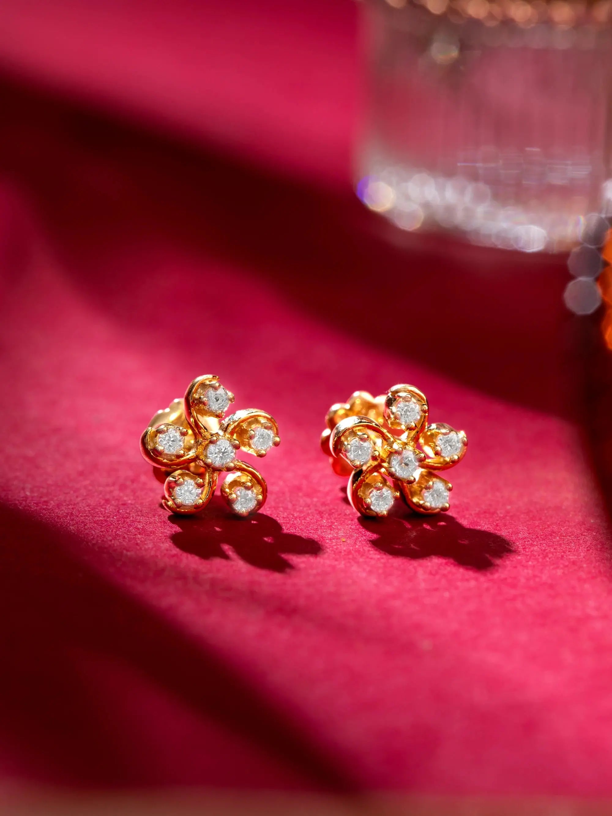 Diamond 6 stone brilliance earring in 18k gold by Audiam