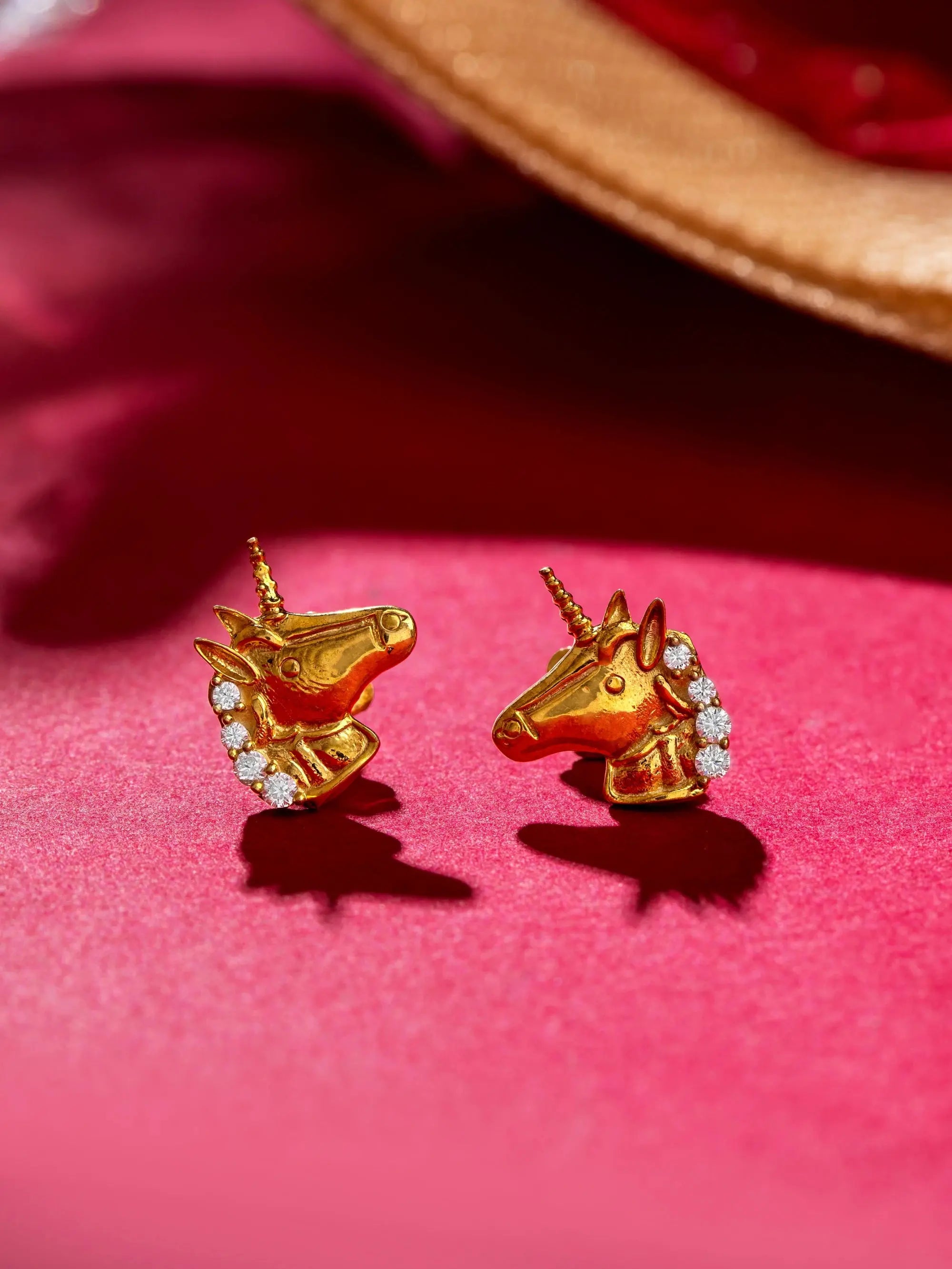 Title Collectie Cheval 18K unicorn inspired diamond earrings AuDiam