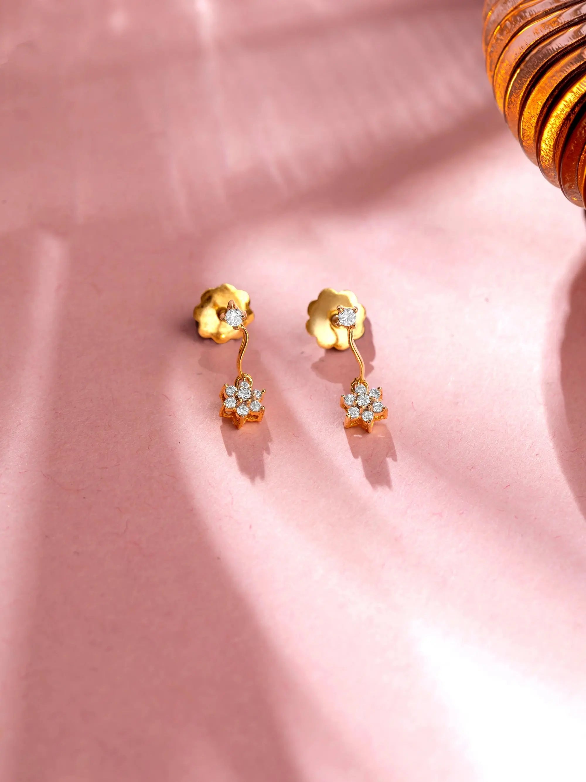 Mesmerize With The Minimalist Audiam