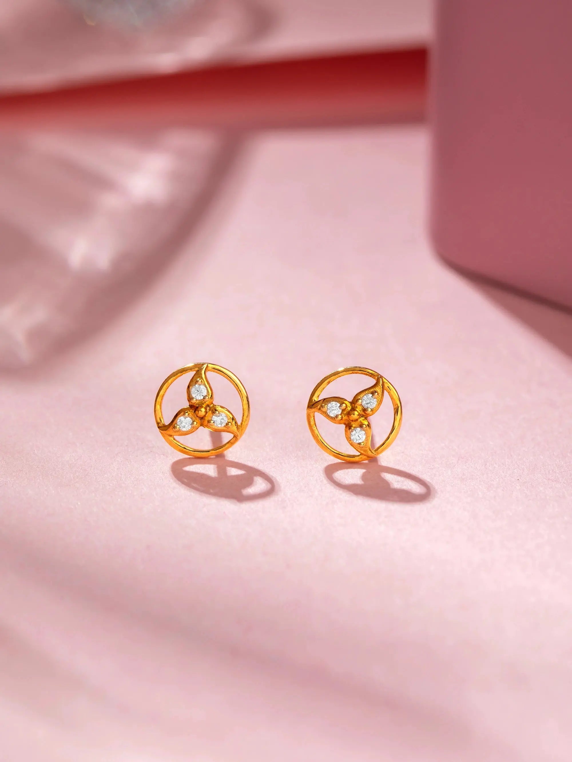 Petite Collectie 2 18K gold diamond earrings by AuDiam