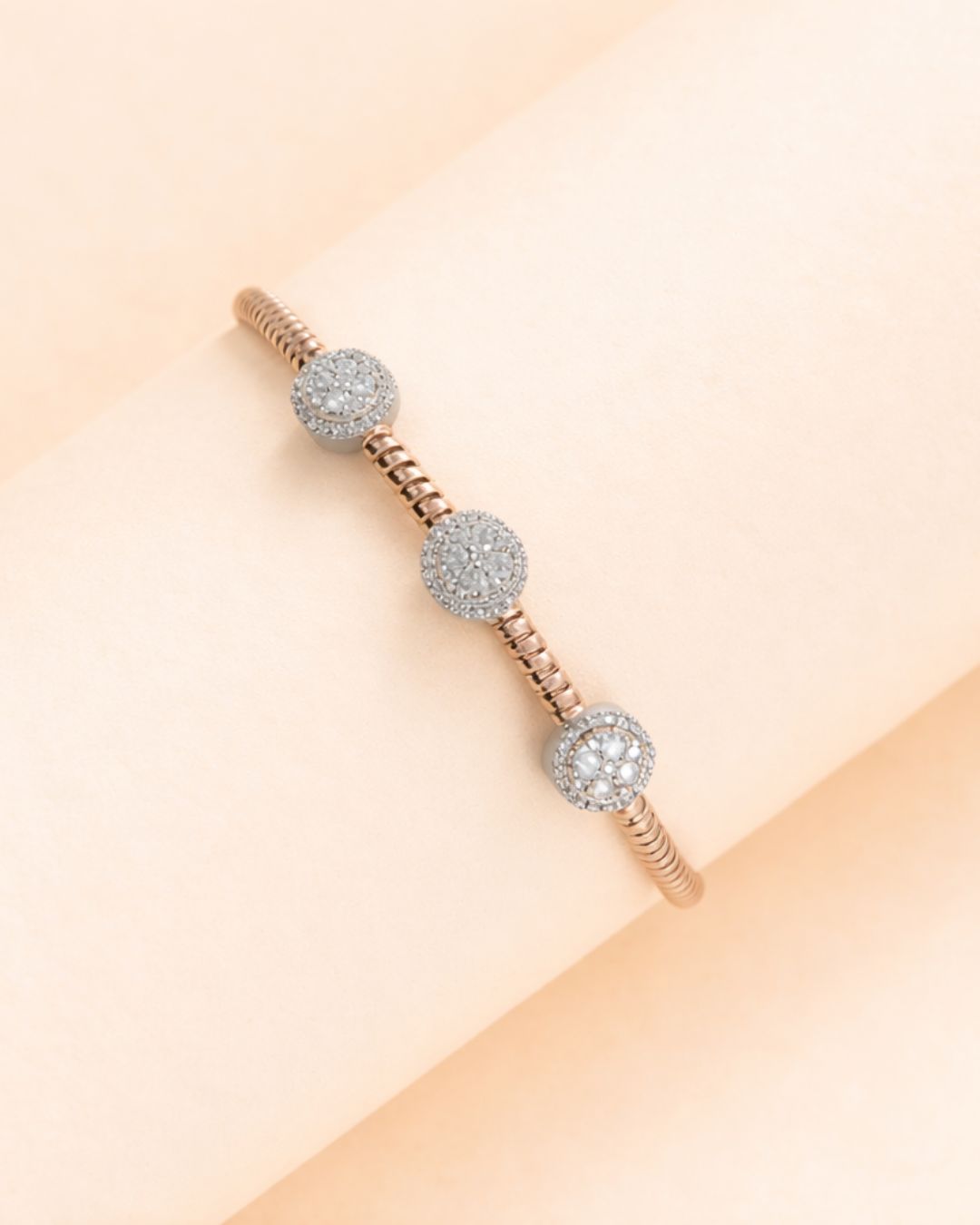 Diamond halo bracelet in 18K gold by AuDiam